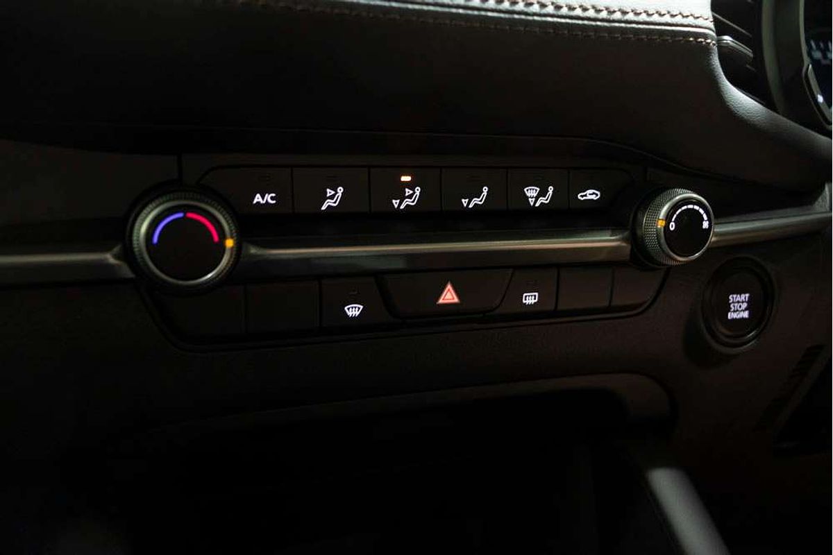 MAZDA3 R 6AUTO SEDAN G20 PURE
