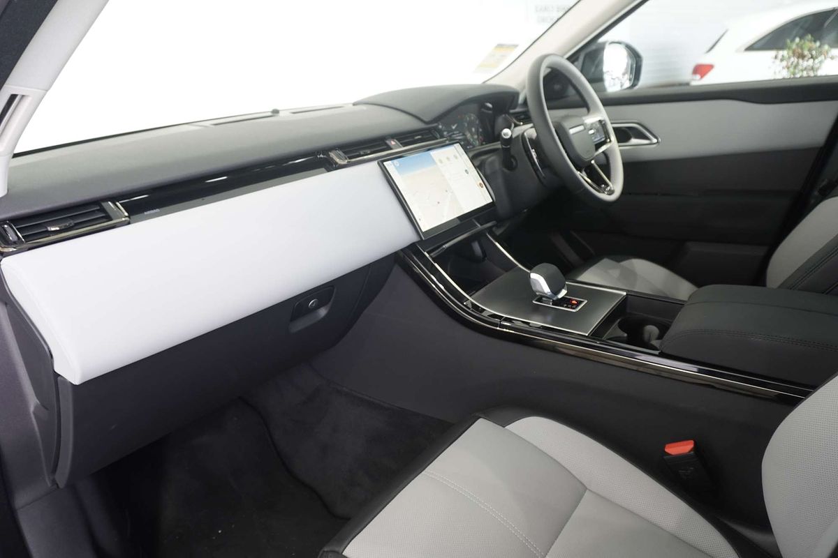 2024 Land Rover Range Rover Velar P250 Dynamic SE L560