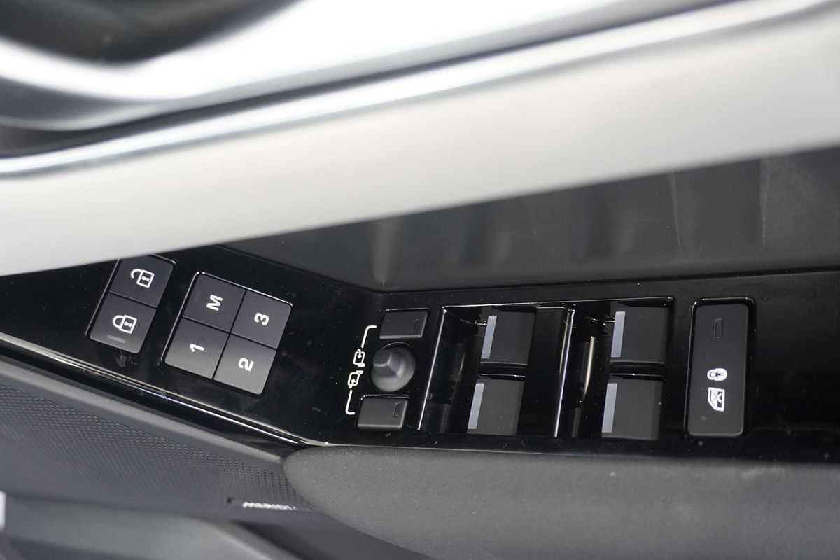 2024 Land Rover Range Rover Velar P250 Dynamic SE L560
