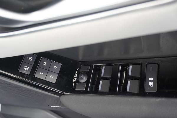 2024 Land Rover Range Rover Velar P250 Dynamic SE L560