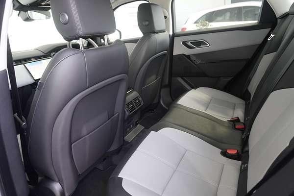2024 Land Rover Range Rover Velar P250 Dynamic SE L560