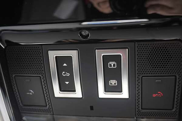 2024 Land Rover Range Rover Velar P250 Dynamic SE L560
