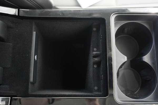 2024 Land Rover Range Rover Velar P250 Dynamic SE L560