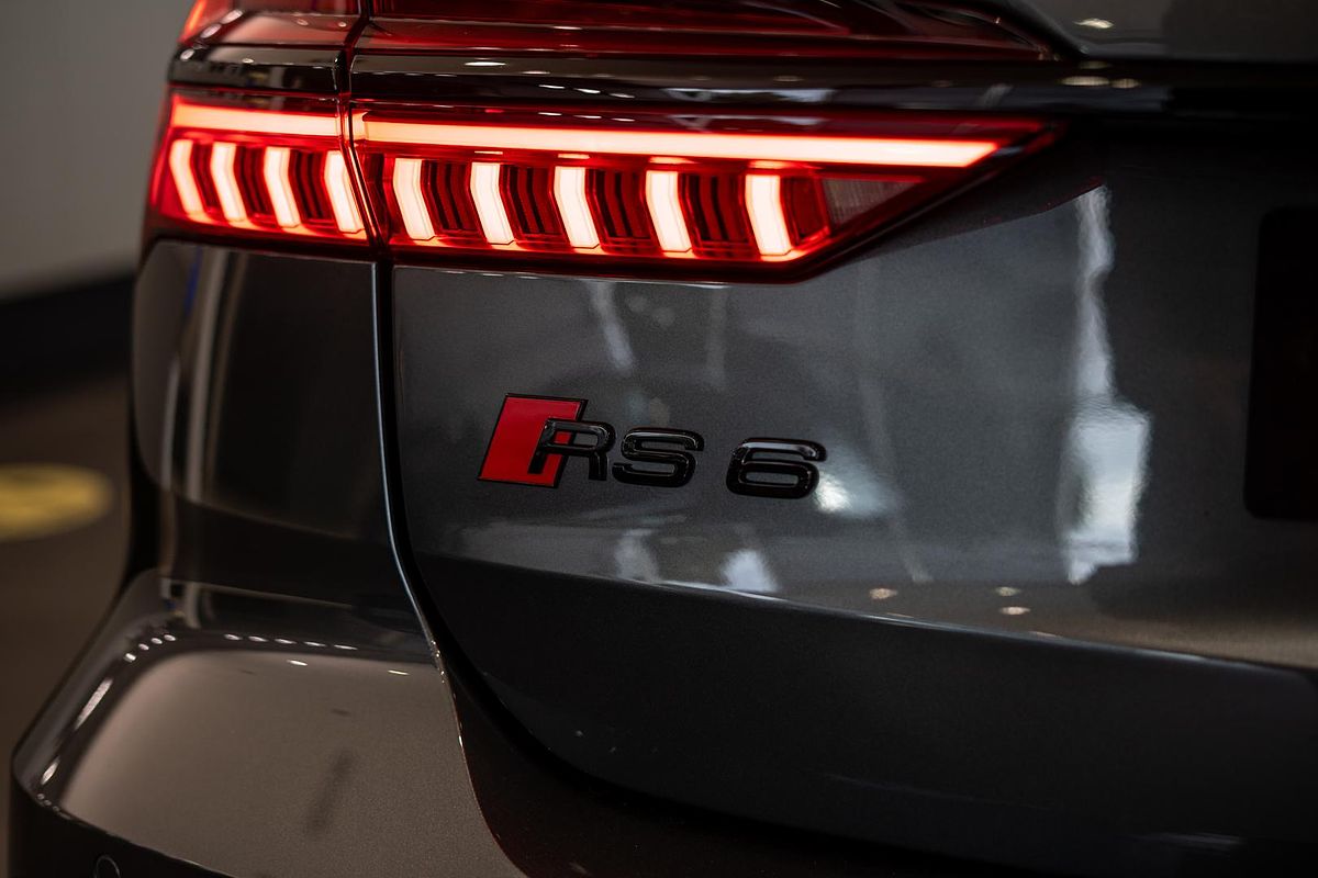 2025 Audi RS6 Performance C8