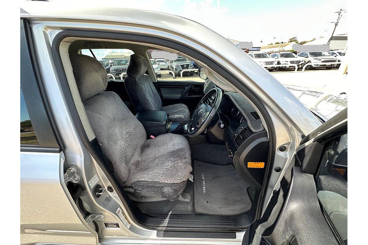 2011 Toyota Landcruiser GXL VDJ200R