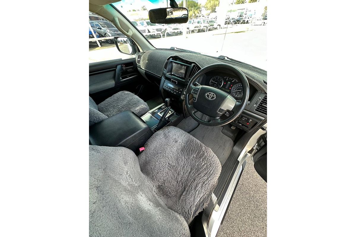 2011 Toyota Landcruiser GXL VDJ200R
