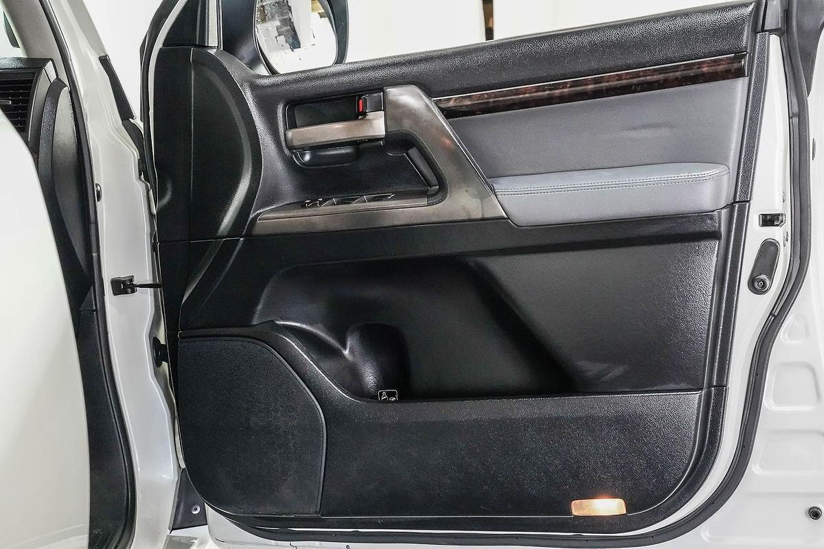 2011 Toyota Landcruiser Sahara VDJ200R