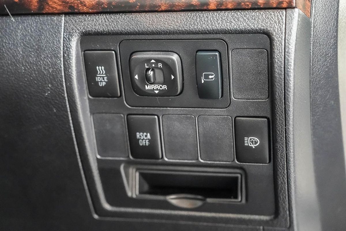 2011 Toyota Landcruiser Sahara VDJ200R