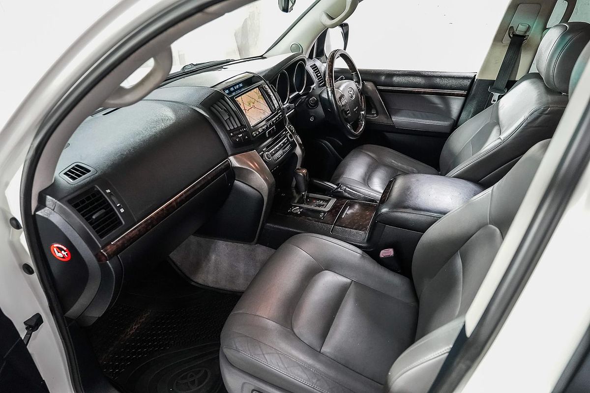 2011 Toyota Landcruiser Sahara VDJ200R