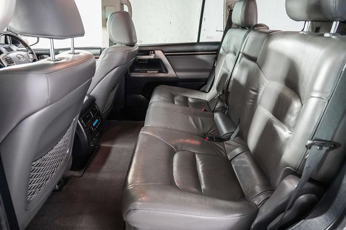 2011 Toyota Landcruiser Sahara VDJ200R