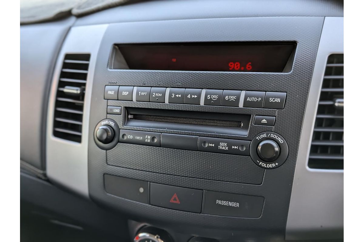 2011 Mitsubishi Outlander LS ZH