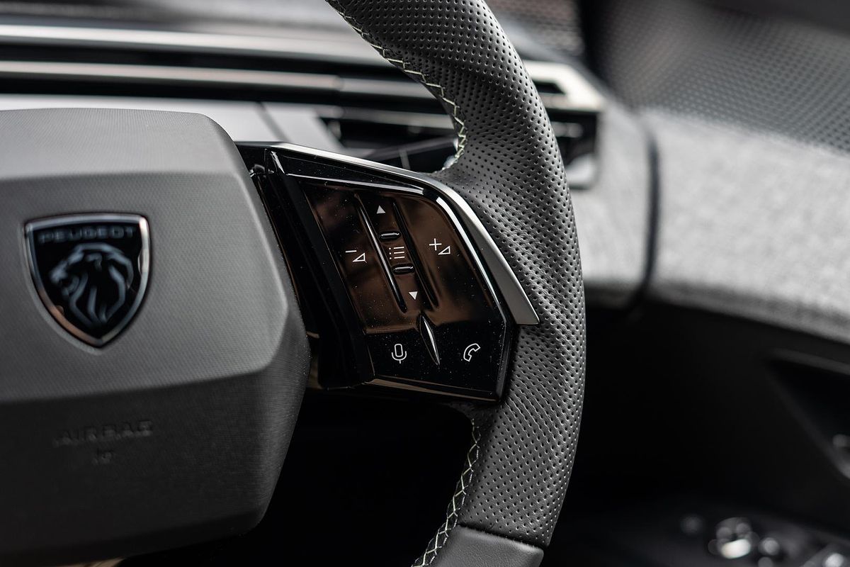 2024 Peugeot 3008 GT Premium Hybrid P64