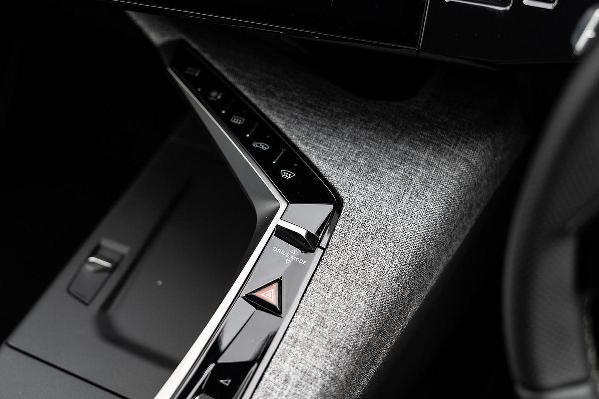2024 Peugeot 3008 GT Premium Hybrid P64