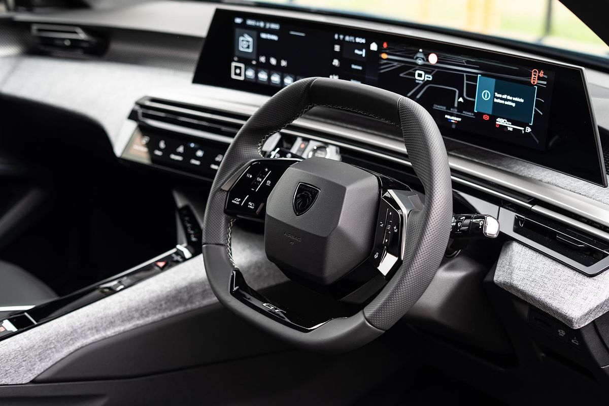 2024 Peugeot 3008 GT Premium Hybrid P64