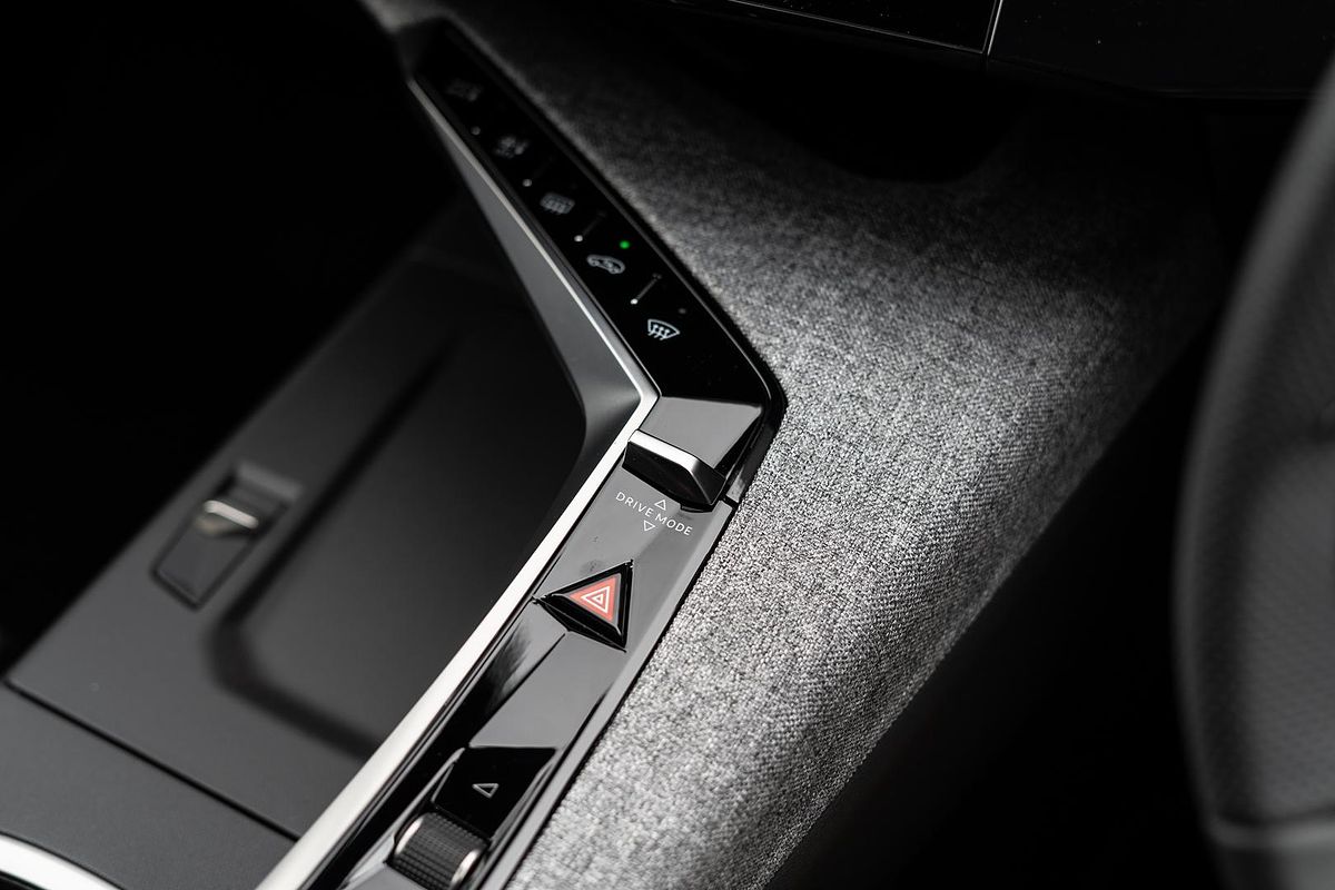 2024 Peugeot 3008 GT Premium Hybrid P64