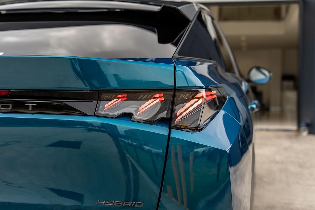 2024 Peugeot 3008 GT Premium Hybrid P64