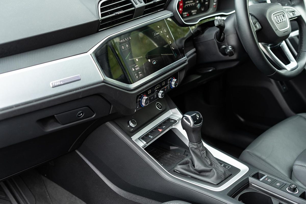 2024 Audi Q3 35 TFSI Dynamic Black F3