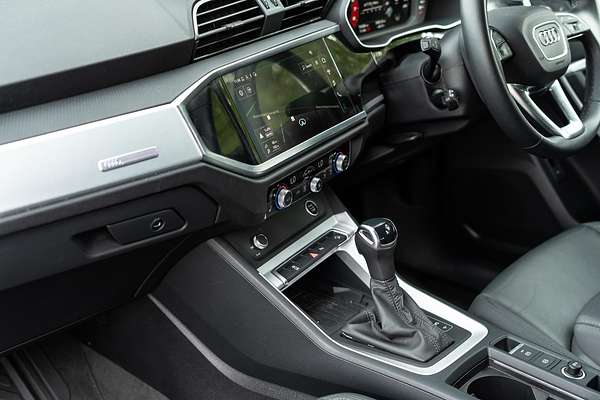 2024 Audi Q3 35 TFSI Dynamic Black F3