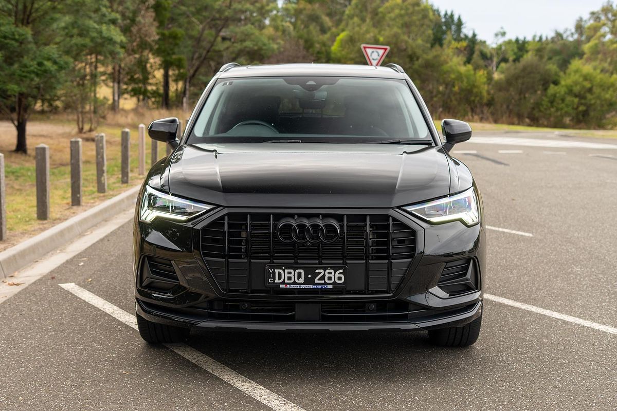 2024 Audi Q3 35 TFSI Dynamic Black F3