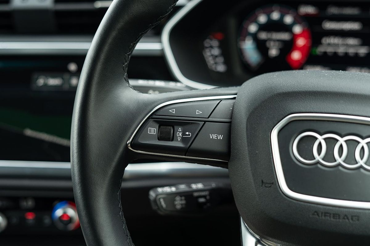 2024 Audi Q3 35 TFSI Dynamic Black F3