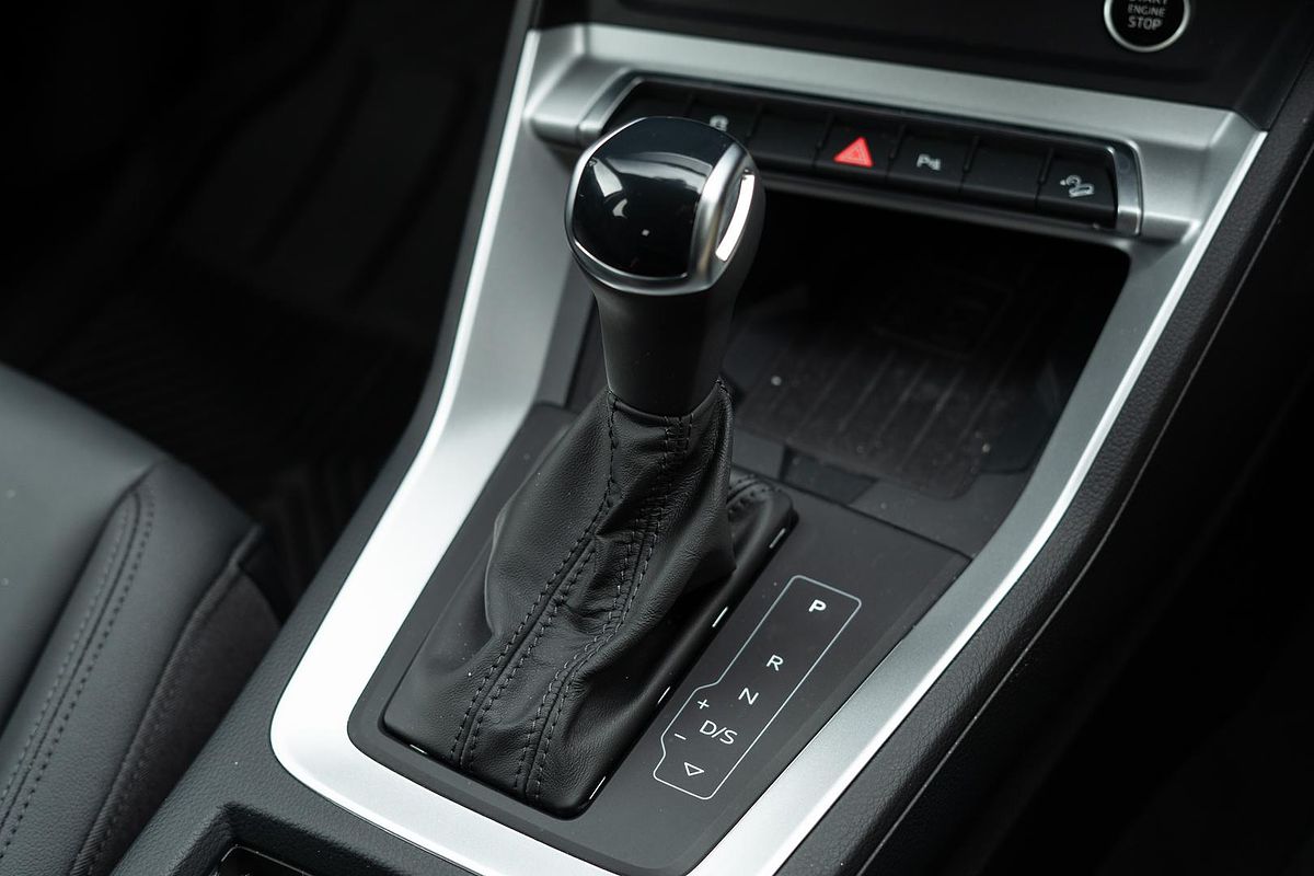 2024 Audi Q3 35 TFSI Dynamic Black F3