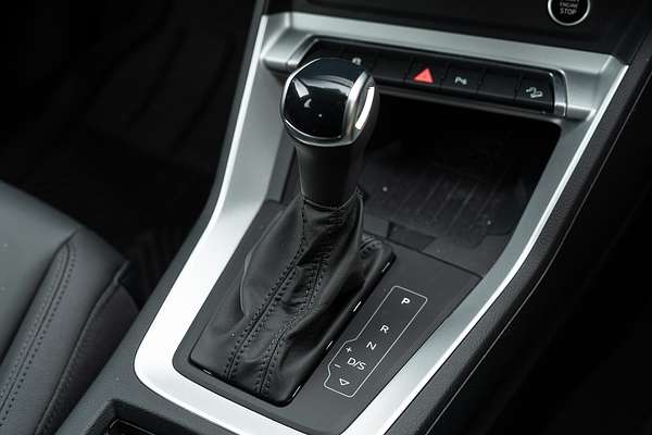 2024 Audi Q3 35 TFSI Dynamic Black F3