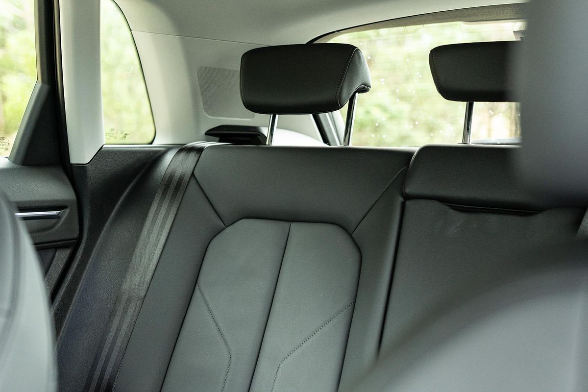 2024 Audi Q3 35 TFSI Dynamic Black F3