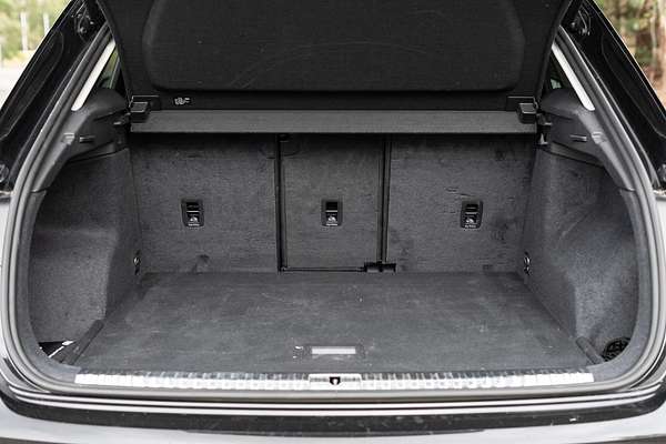 2024 Audi Q3 35 TFSI Dynamic Black F3