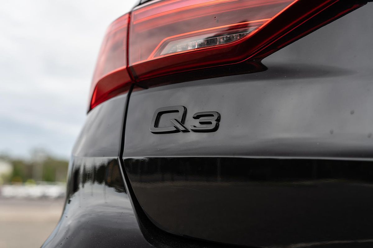2024 Audi Q3 35 TFSI Dynamic Black F3