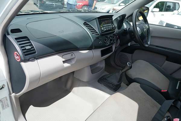 2014 Mitsubishi Triton GL MN MY14 Update Rear Wheel Drive