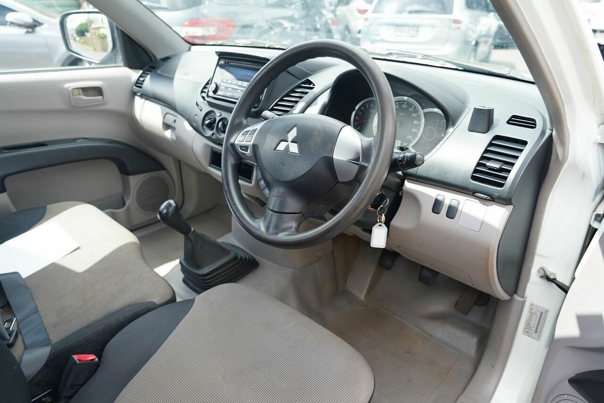 2014 Mitsubishi Triton GL MN MY14 Update Rear Wheel Drive
