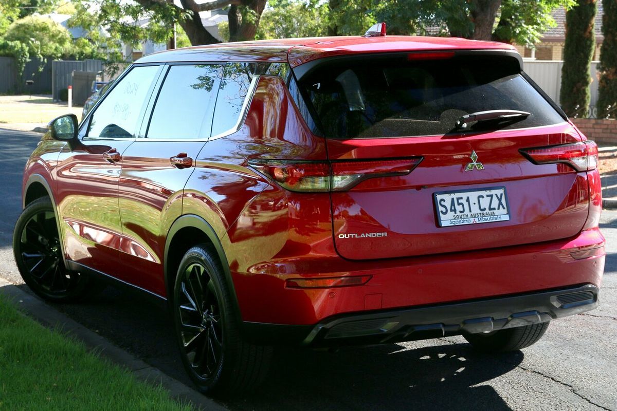 2024 Mitsubishi Outlander Black Edition ZM