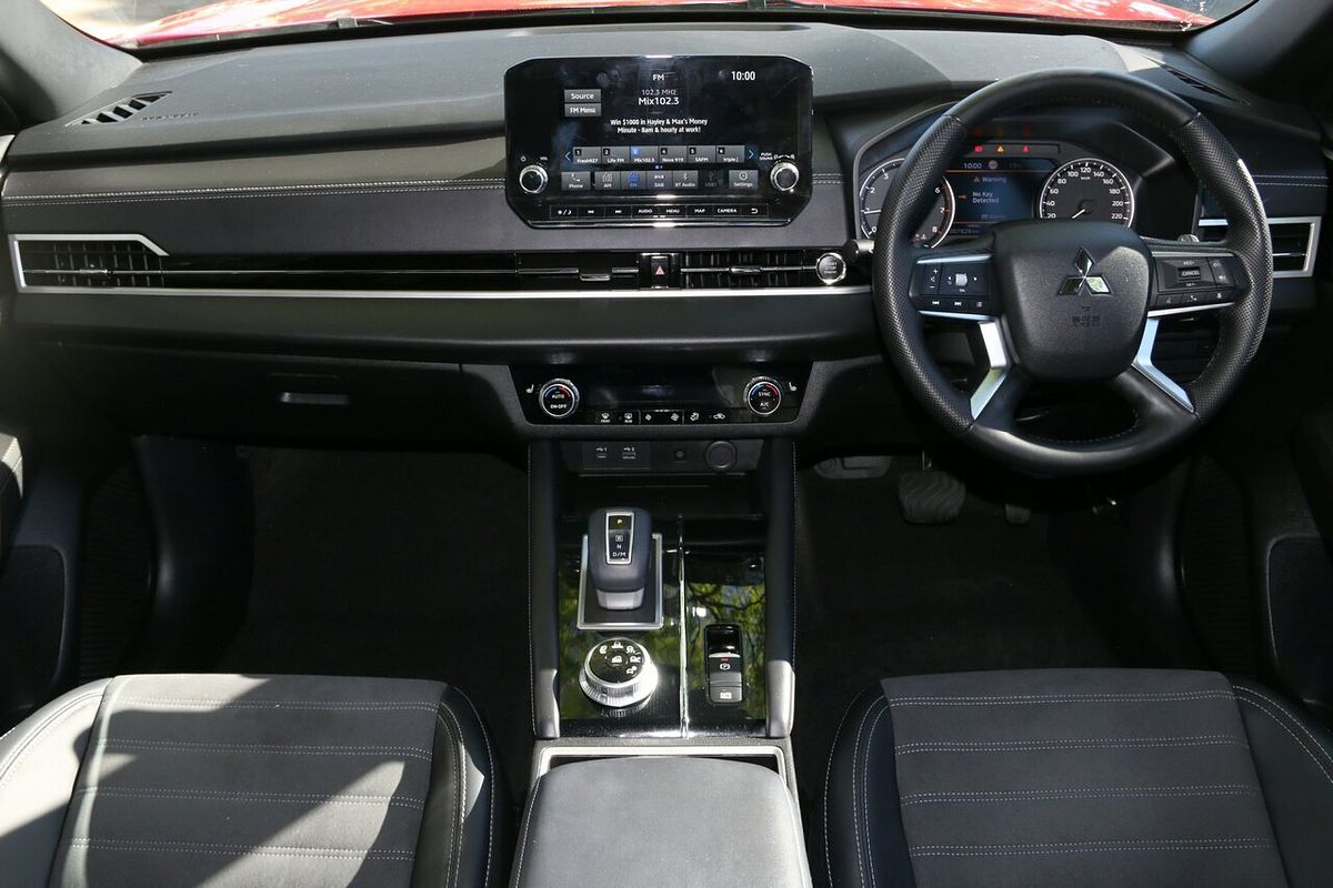 2024 Mitsubishi Outlander Black Edition ZM