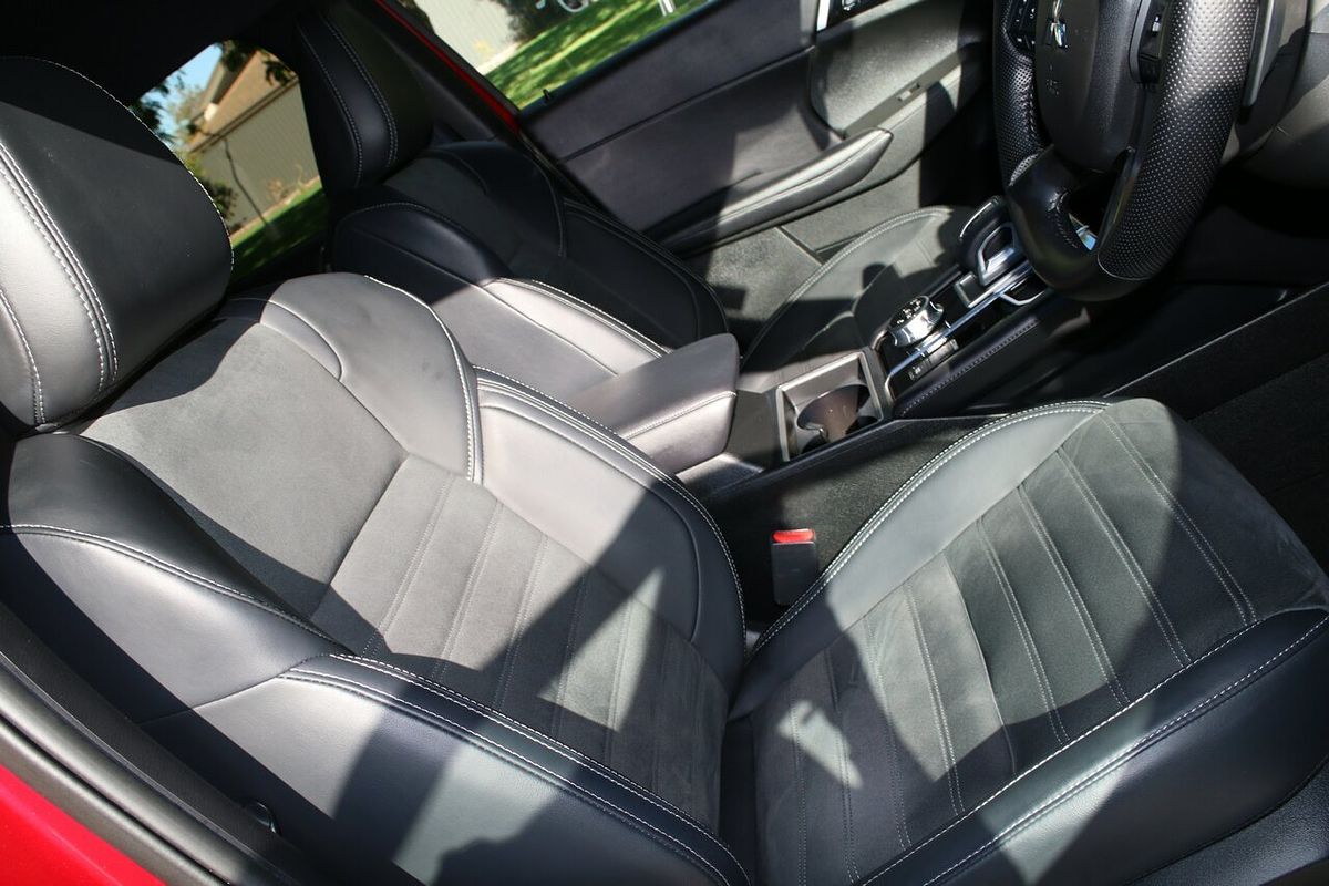 2024 Mitsubishi Outlander Black Edition ZM