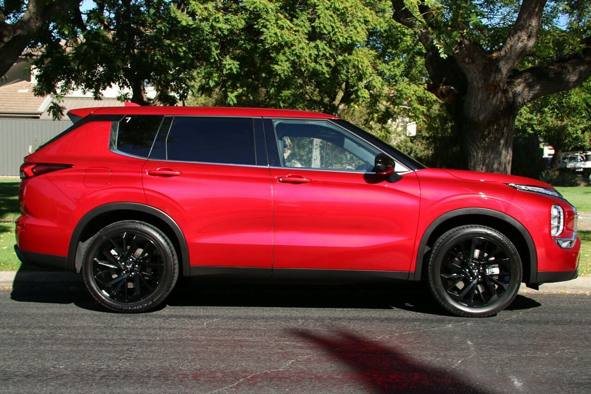 2024 Mitsubishi Outlander Black Edition ZM