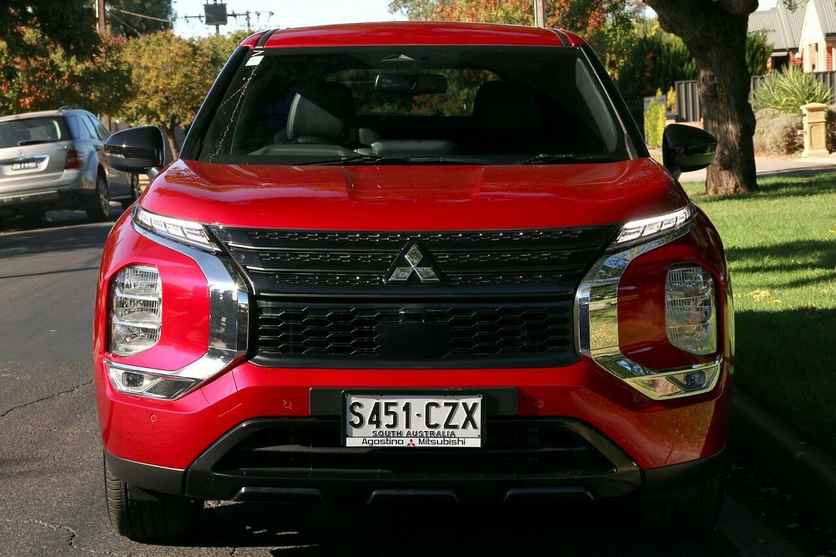 2024 Mitsubishi Outlander Black Edition ZM