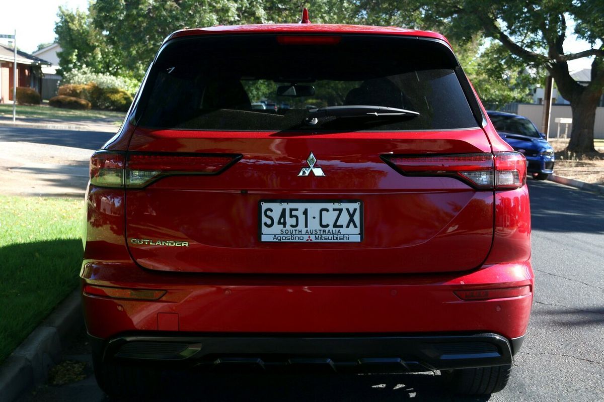 2024 Mitsubishi Outlander Black Edition ZM