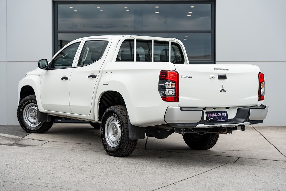 2021 Mitsubishi Triton GLX MR 4X4
