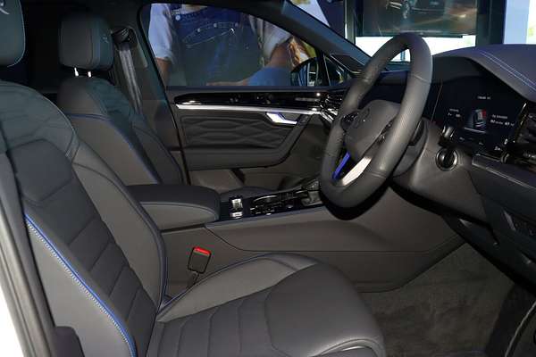 2025 Volkswagen Touareg R RC