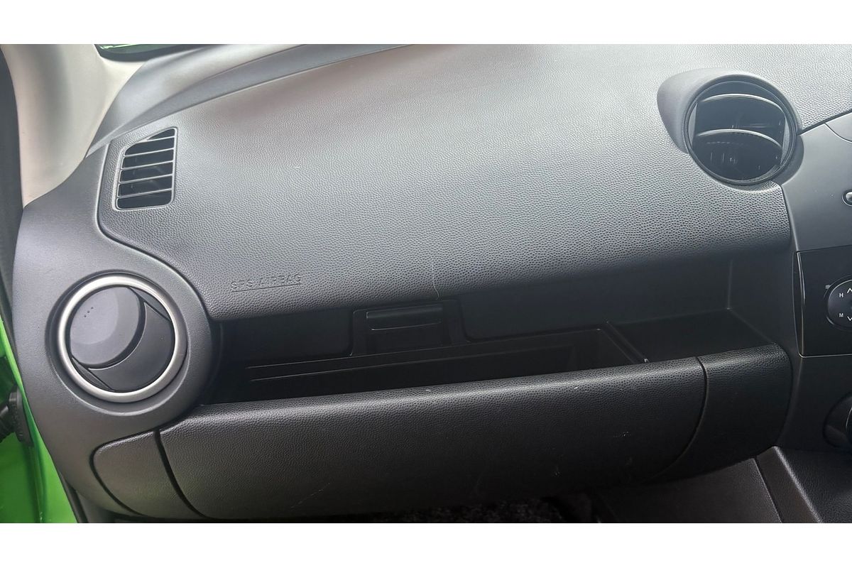 2011 Mazda 2 Neo DE MY10