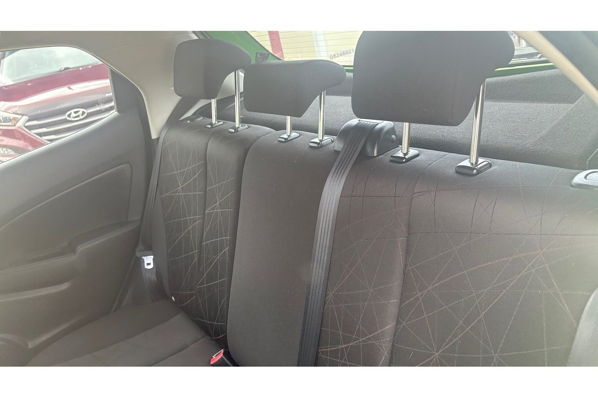 2011 Mazda 2 Neo DE MY10