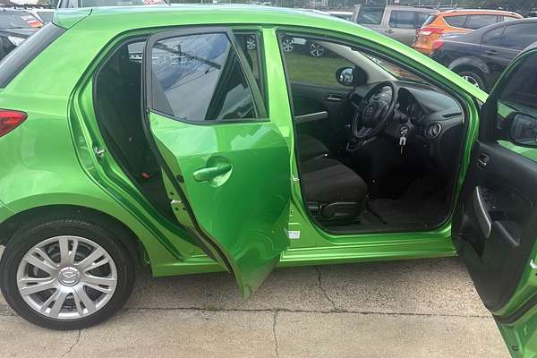 2011 Mazda 2 Neo DE MY10