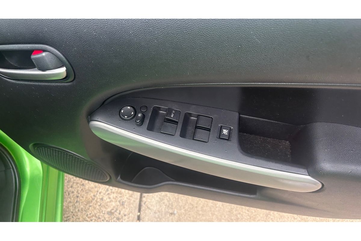 2011 Mazda 2 Neo DE MY10