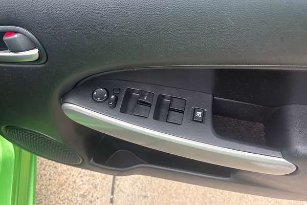 2011 Mazda 2 Neo DE MY10