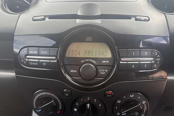 2011 Mazda 2 Neo DE MY10