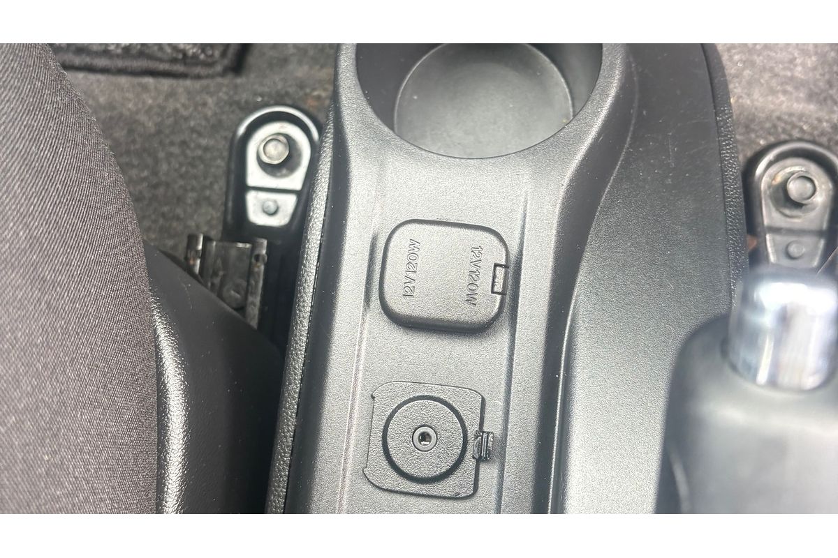 2011 Mazda 2 Neo DE MY10