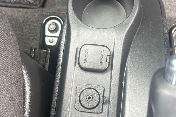 2011 Mazda 2 Neo DE MY10