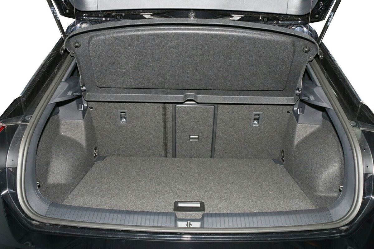2024 Volkswagen T-Roc 140TSI R-Line D11