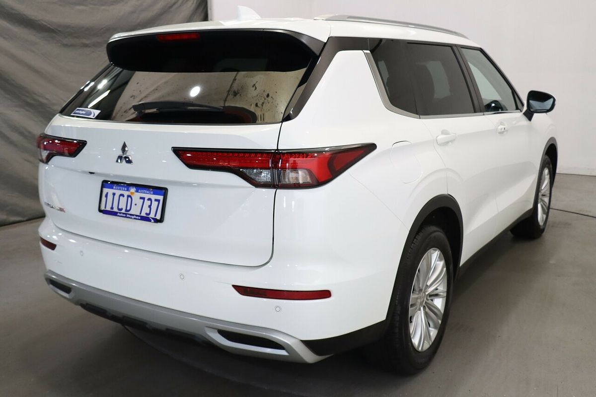2023 Mitsubishi Outlander LS ZM