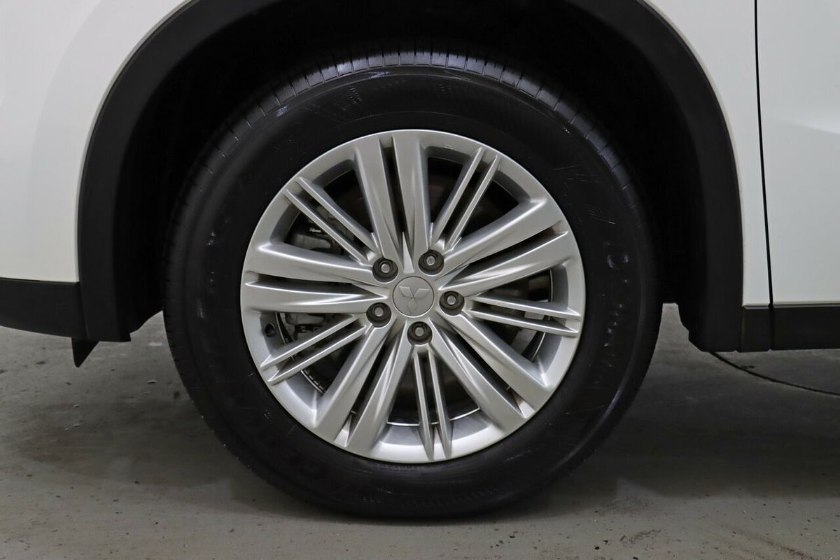 2023 Mitsubishi Outlander LS ZM